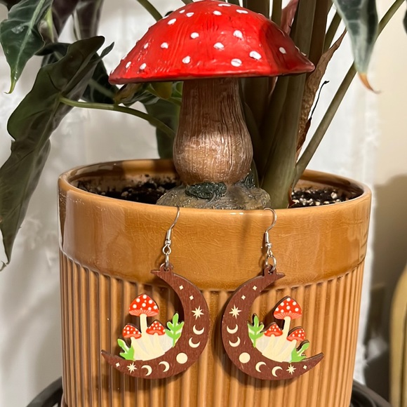 Jewelry - 🍄 Cute Wooden Mushroom Moon Earrings